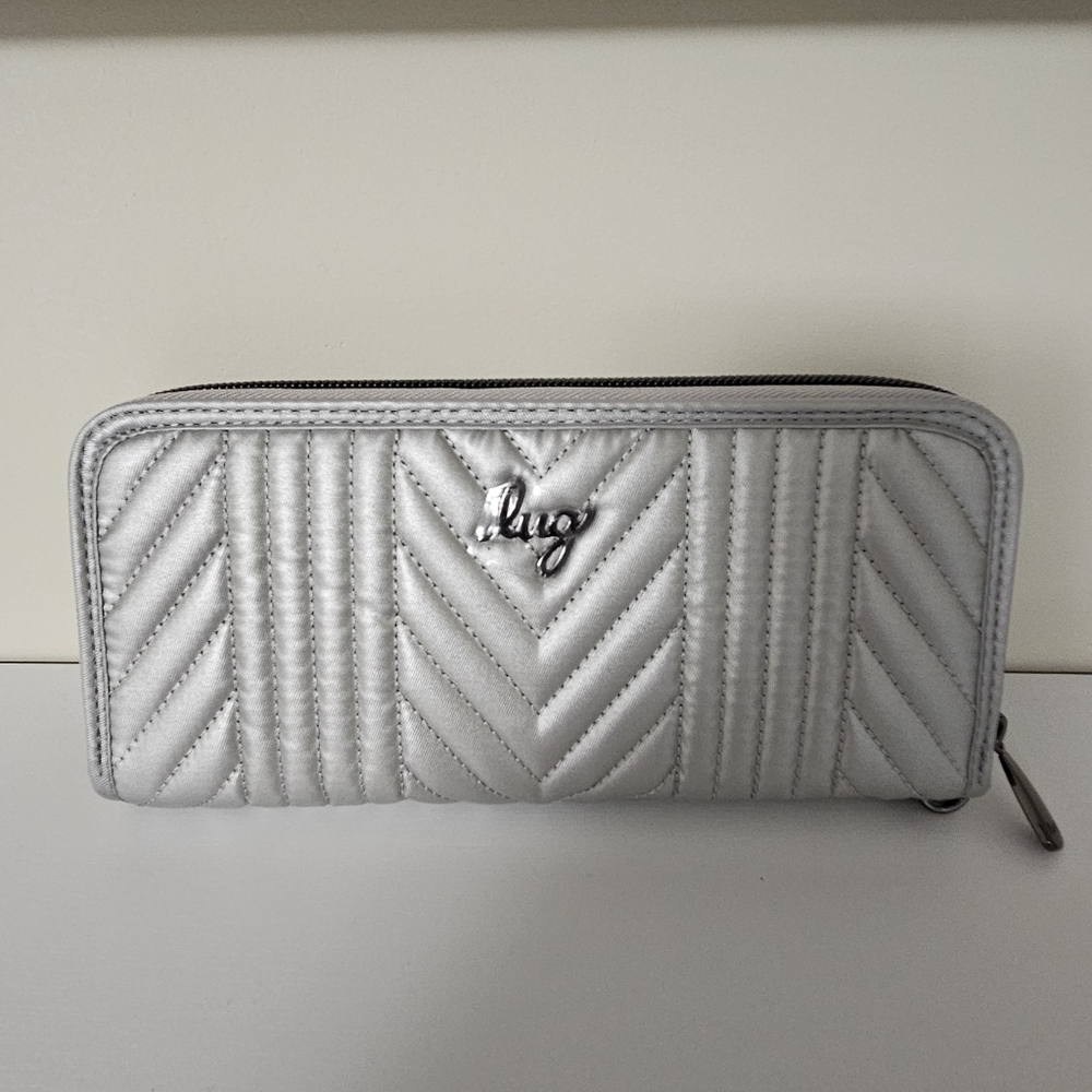 NWT Lug Straddle RFID protected Wallet Metallic Silver